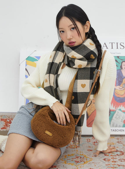 faux-fur-crossbody-bag-in317 / Brown