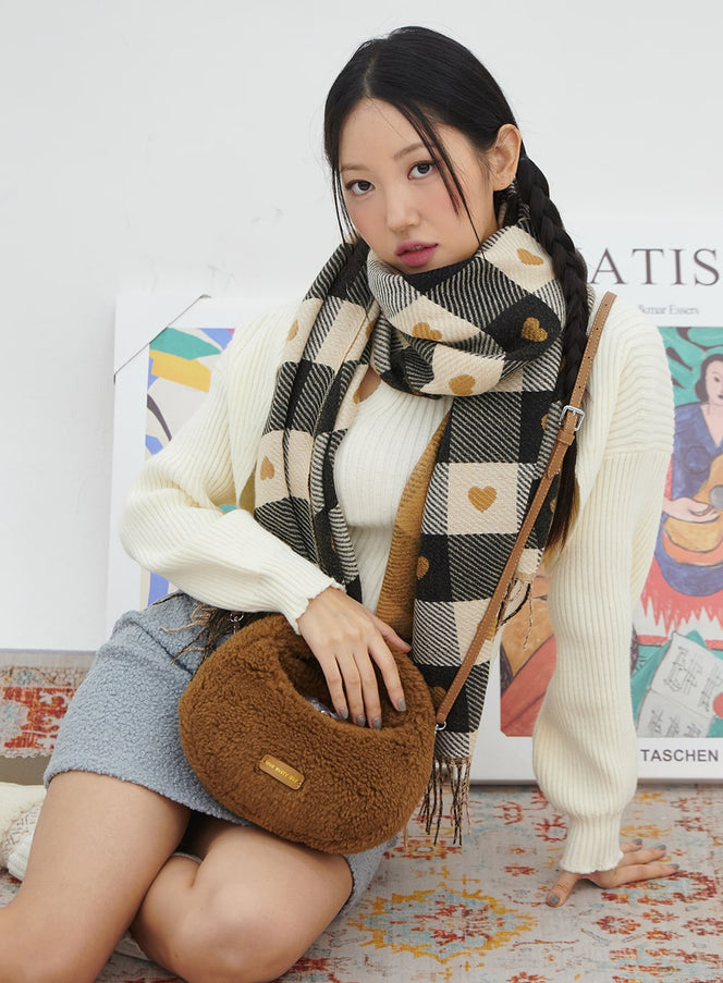 faux-fur-crossbody-bag-in317 / Brown