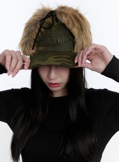 faux-fur-detail-cap-cj522 / Camouflage