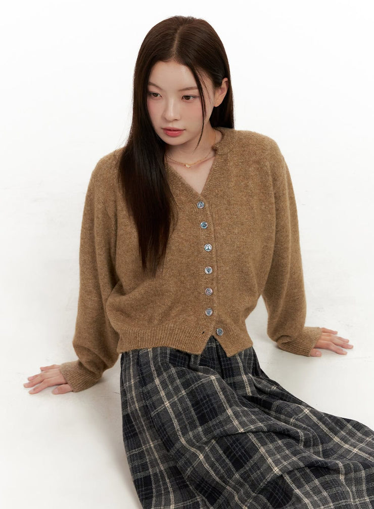 cozy-buttoned-knit-cardigan-on422 / Dark beige