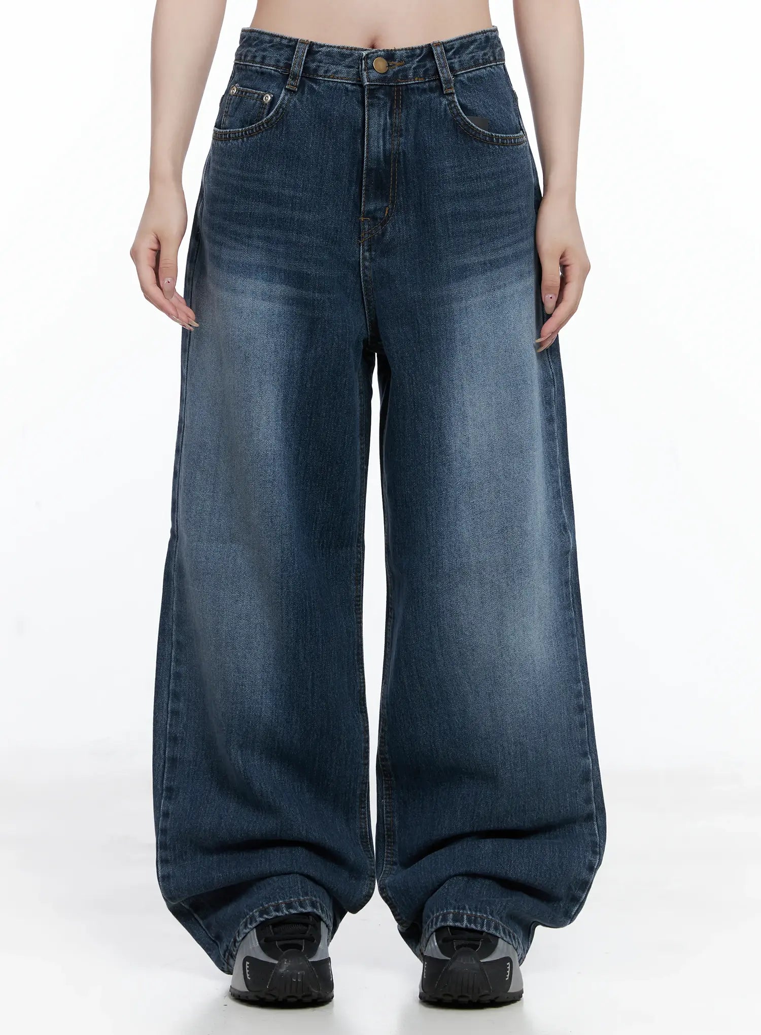 LEWKIN Beny Washed Wide-Leg Jeans CC1908 in dark blue, front view on model, cotton wide-fit with washed fading, front pockets, extra-long hem pooling over sneakers.