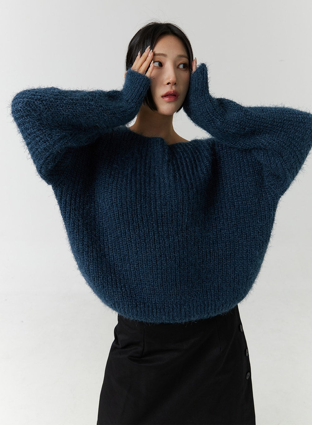 soft-boat-neck-knit-sweater-cn329 / Dark blue