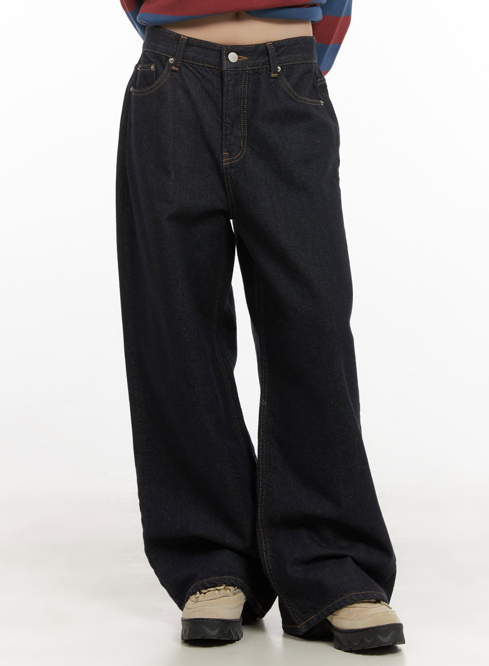 LEWKIN Allie Stitched Wide-Leg Jeans CD430 in dark blue, front close-up on model from waist down, wide-fit cotton denim with contrast stitching, paired with chunky sneakers.