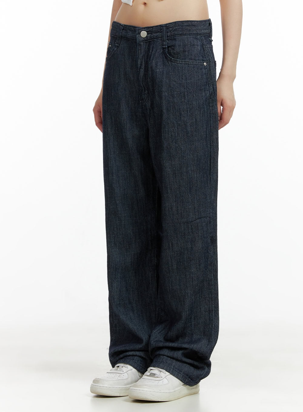 LEWKIN Low Waist Loose Fit Baggy Jeans CL403 in dark blue, side close-up on model, low-rise waist with silver button, wide-leg cotton denim, paired with white sneakers.