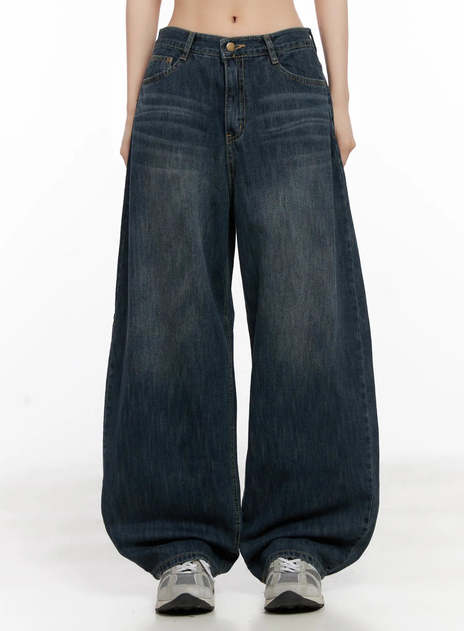 LEWKIN Seoy Washed Denim Jeans CG525 in dark blue, front product shot on model, wide-fit cotton denim with washed finish, balloon-style leg pooling over grey sneakers.