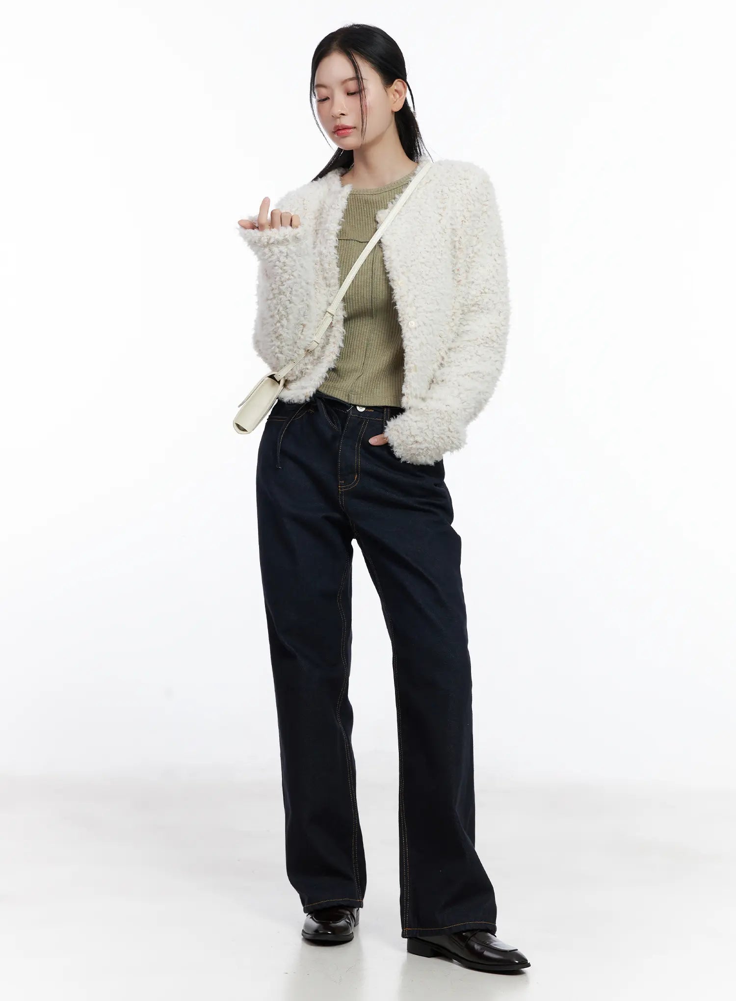 LEWKIN Mingi Non-Fade Semi-Wide Belted Jeans CJ519 in dark blue, full-length front view on model, wide-leg cotton denim, paired with cream shaggy cardigan and sage ribbed top.