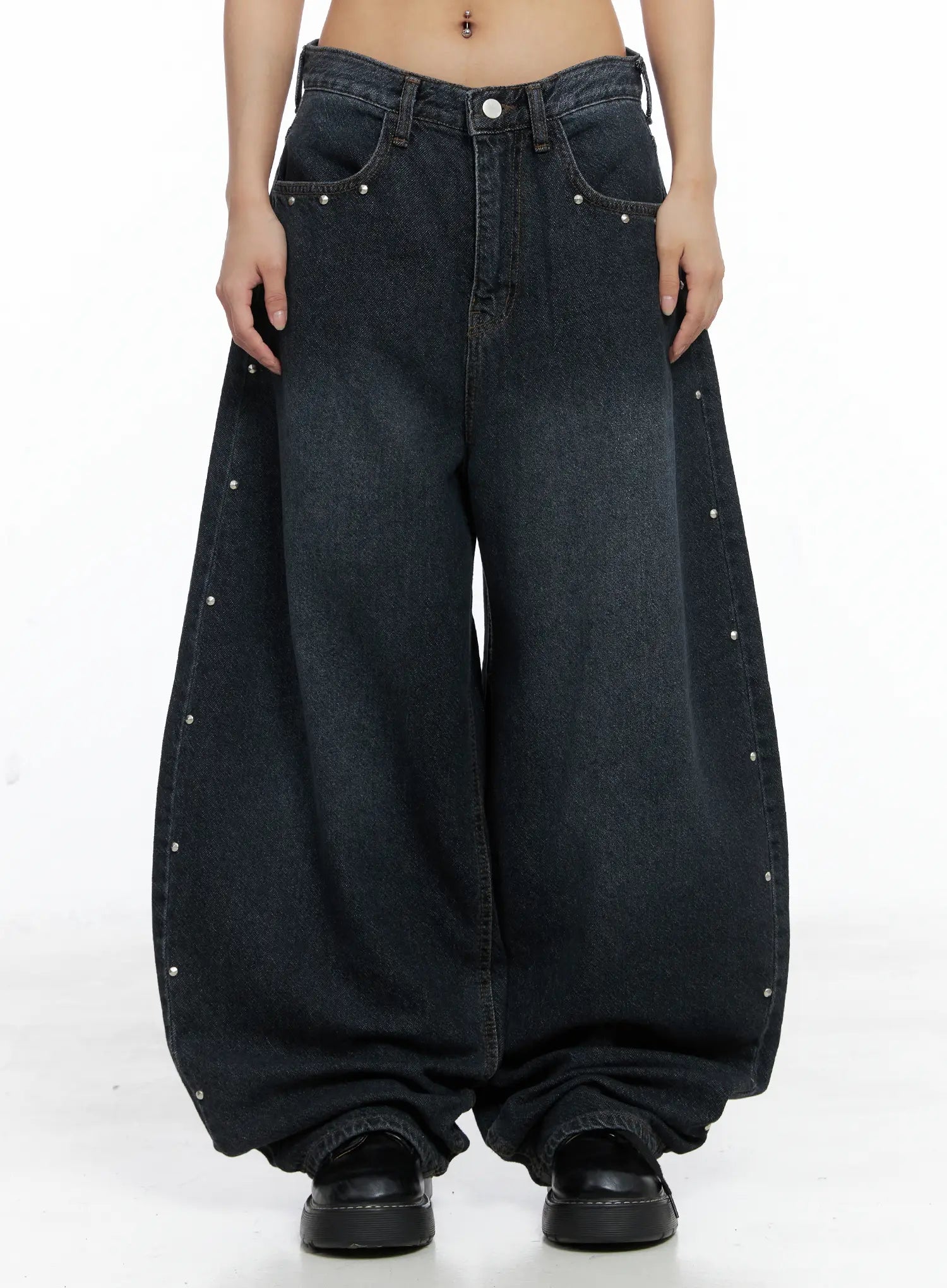 rivet-detail-washed-wide-leg-jeans-cs505 / Dark blue