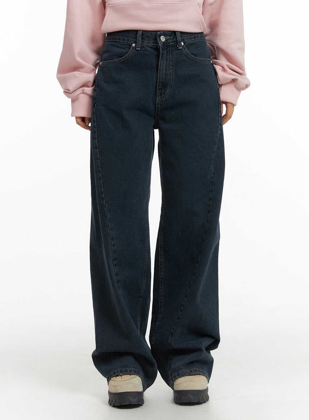 LEWKIN Washed Wide Leg Jeans CJ429 in dark blue, front waist-to-hem shot on model, wide-fit cotton denim with center seam detail, paired with pink graphic hoodie and chunky sneakers.