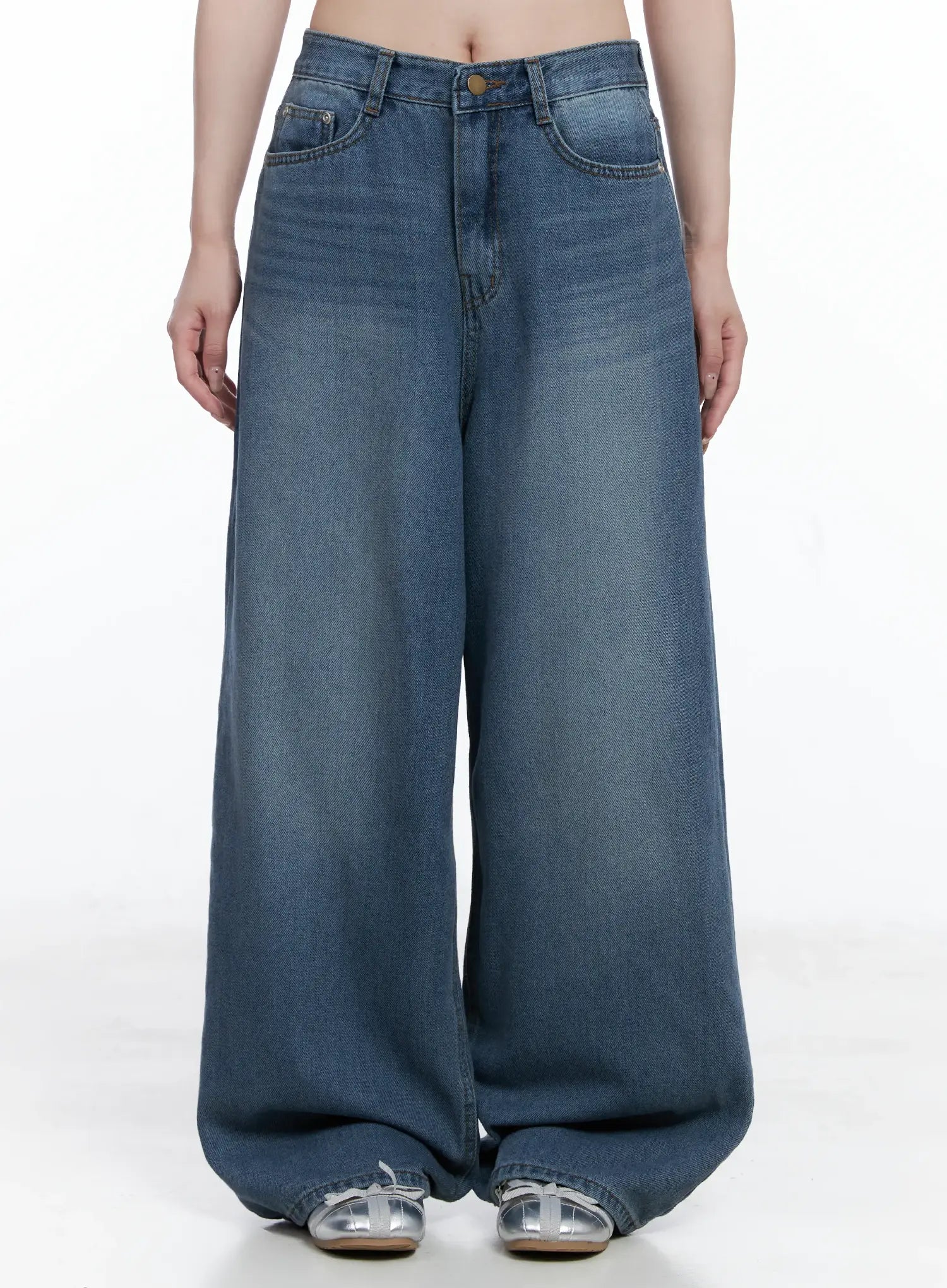 LEWKIN Margot Low-Rise Washed Wide-Leg Jeans CS501 in dark blue, front product shot on model, cropped torso view, washed cotton denim with five-pocket styling, paired with silver sandals.