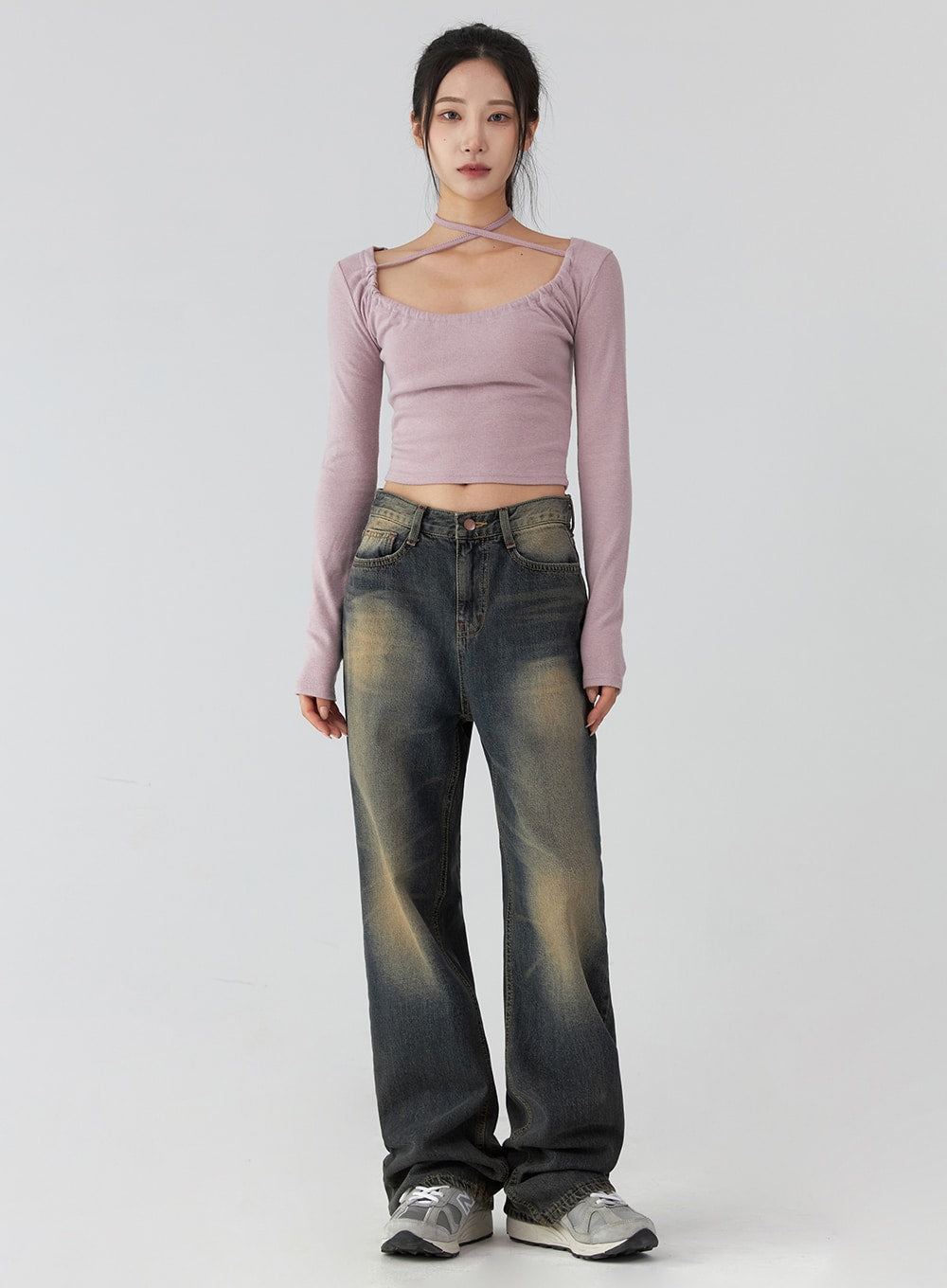 LEWKIN Wide Leg Jeans CD322 in dark blue, full front view on model, size L, washed cotton denim with yellow fading, wide fit regular length, paired with pink crop top and sneakers.