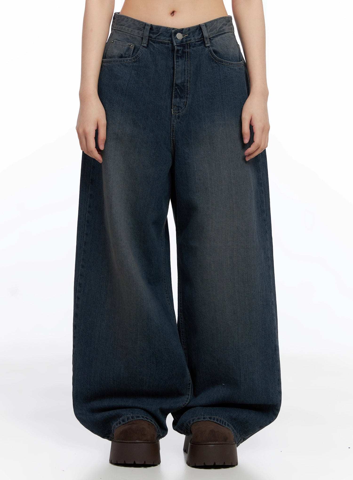 LEWKIN Adelyn Washed Baggy Jeans IS525 in dark blue, front product shot on model, oversize wide-leg cotton denim with washed finish and front pockets, paired with brown platform shoes.