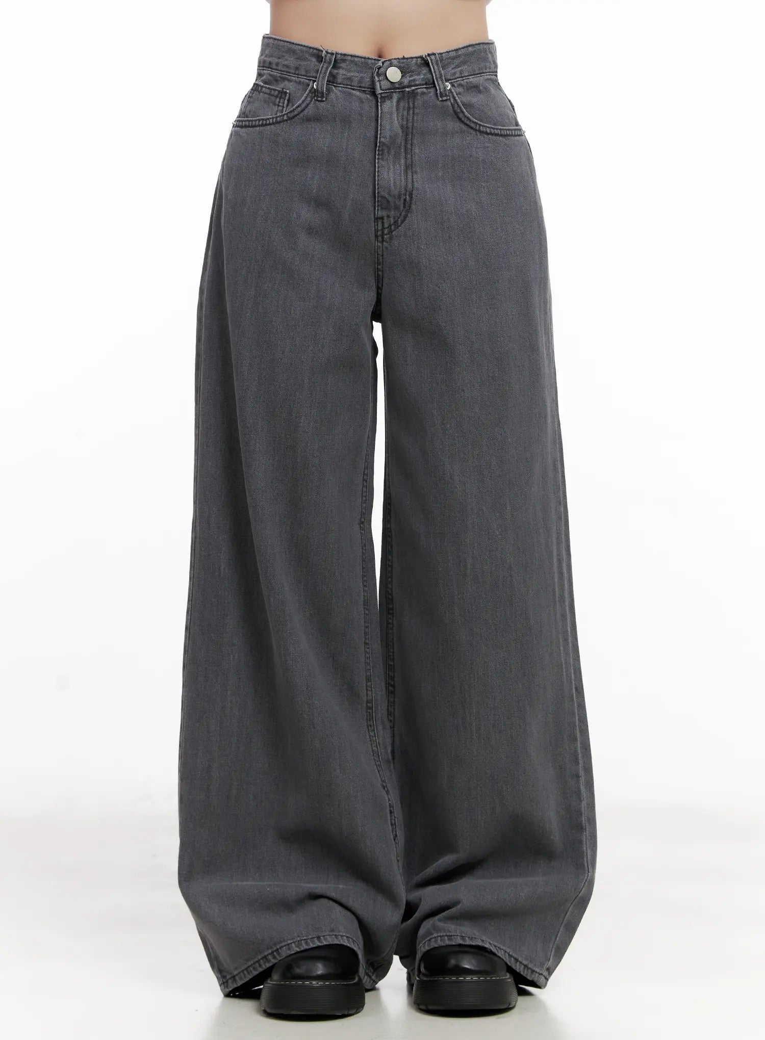 LEWKIN Jiyeon Dark Gray Denim Jeans CL516 in dark gray, front crop view on model, wide-leg cotton denim with front pockets and button closure, pooling at black loafers.