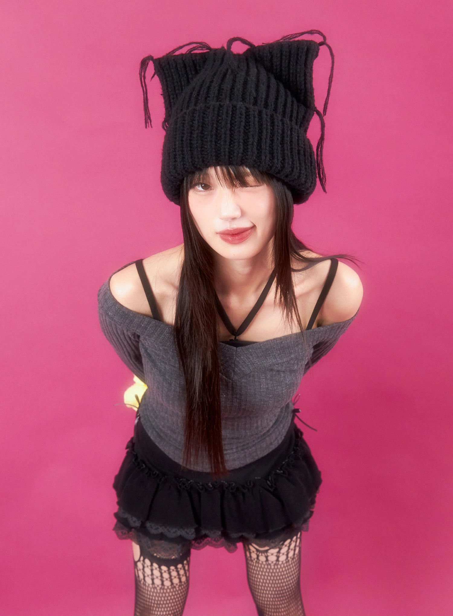 off-shoulder-v-neck-top-in503 / Dark gray