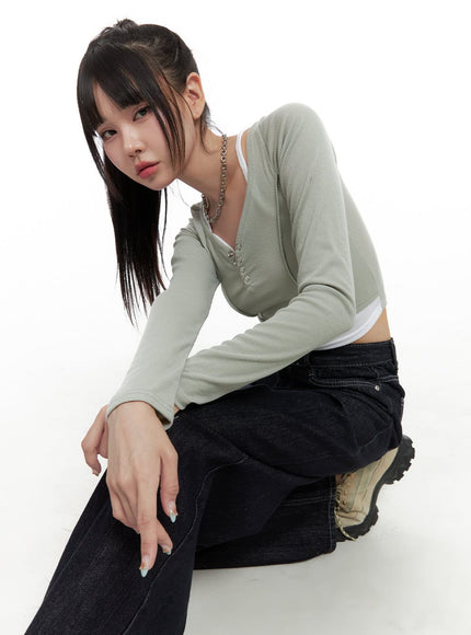 ribbed-button-v-neck-crop-top-os410 / Dark green