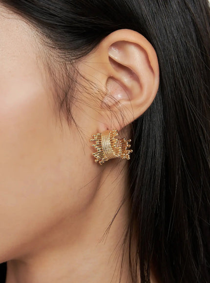 modern-chic-statement-earrings-is515 / Gold
