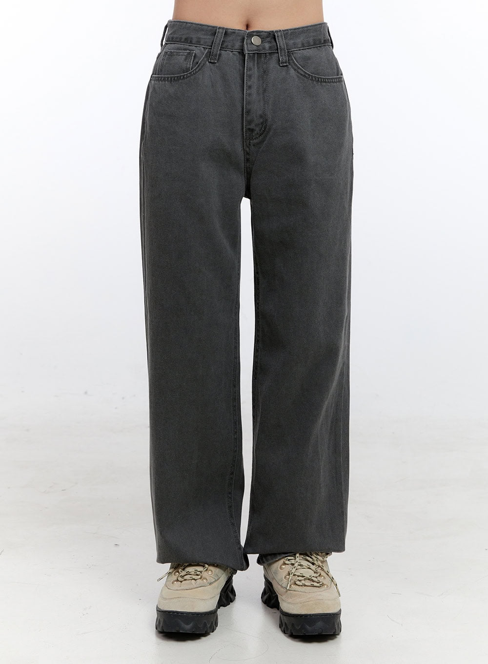 LEWKIN Chloe Wide-Leg Comfy Jeans ON418 in gray, front crop view on model, washed cotton straight wide-leg silhouette with 5-pocket detail, paired with chunky sneakers.