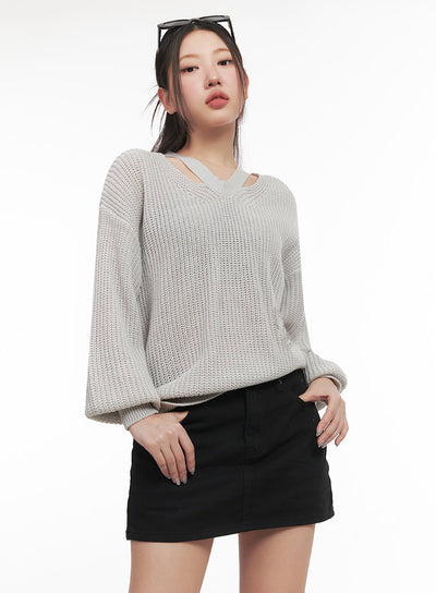 v-neck-cut-out-knit-sweater-im524 / Gray
