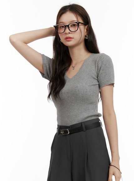 summer-v-neck-ribbed-knit-top-ou411 / Gray