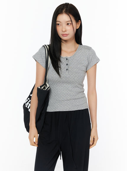 polka-dot-lace-trim-henley-tee-iu519 / Gray