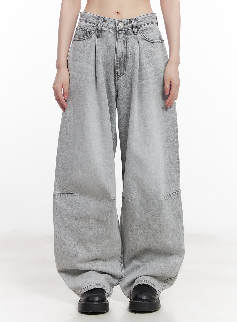 LEWKIN Melisa Washed Wide-Fit Jeans CU506 in gray, front view on model, baggy wide-leg cotton denim with pintuck detail and panel seam at knee, worn with black platform loafers.