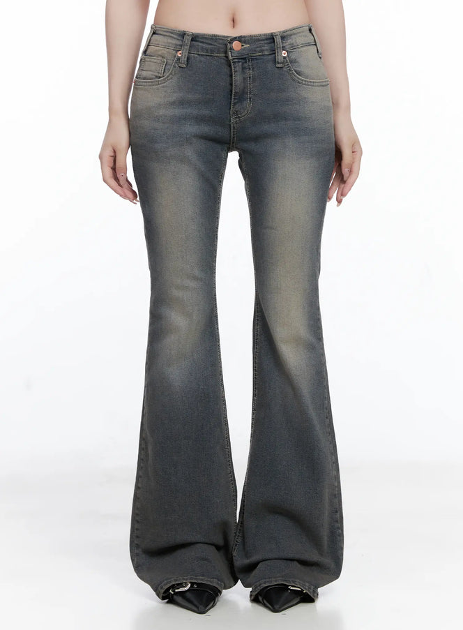 Sumin Low-Rise Flare Hip Pad Jeans CG529 - Acubi style | LEWKIN Sumin Low-Rise Flare Hip Pad Jeans CG529 - Acubi style | LEWKIN
