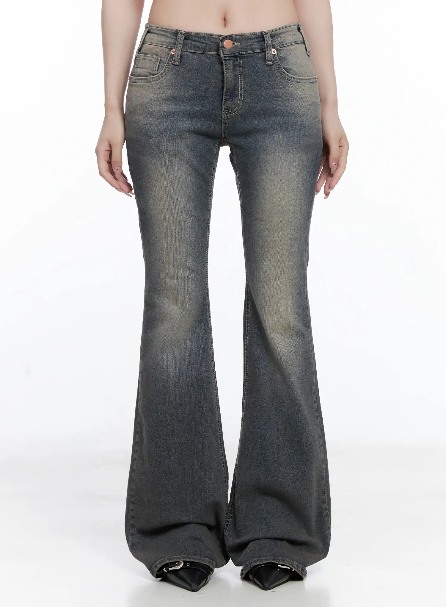 LEWKIN Sumin Low-Rise Flare Hip Pad Jeans CG529 in gray, front view on model, washed cotton-spandex flare with low rise, rose gold button, paired with black pointed boots.