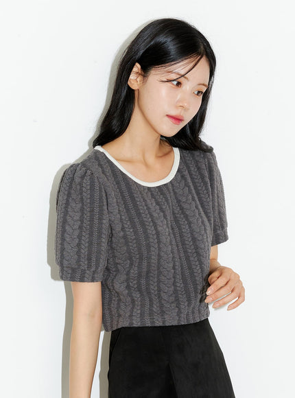 u-neck-cable-knit-sweater-on320 / Gray