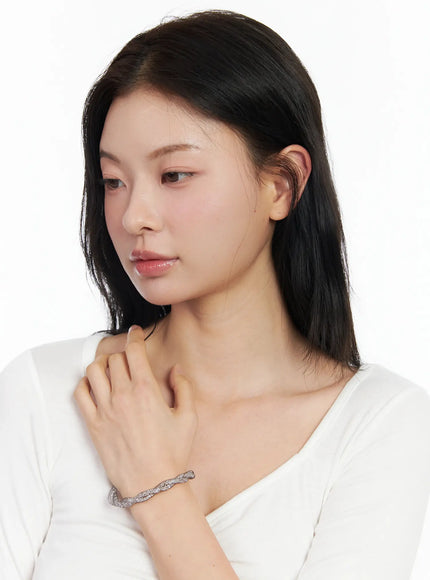 twisted-sparkle-bracelet-cm519 / Gray