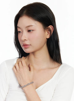 twisted-sparkle-bracelet-cm519 / Gray