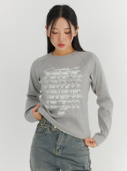 graphic-long-sleeve-top-co324 / Gray