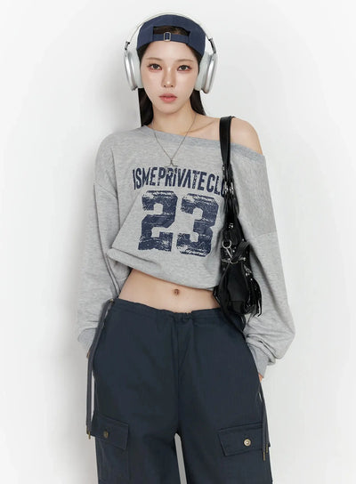 wide-neck-numeral-graphic-sweatshirt-ij528 / Gray