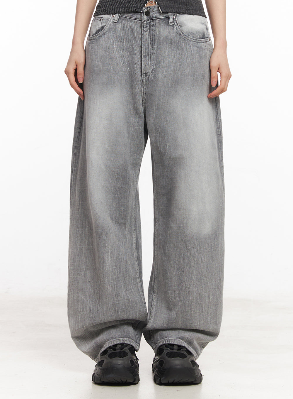 LEWKIN Flore Washed Wide-Leg Jeans IY516 in gray, front waist-to-hem crop on model, washed cotton denim with faded wide leg, paired with chunky black sneakers.