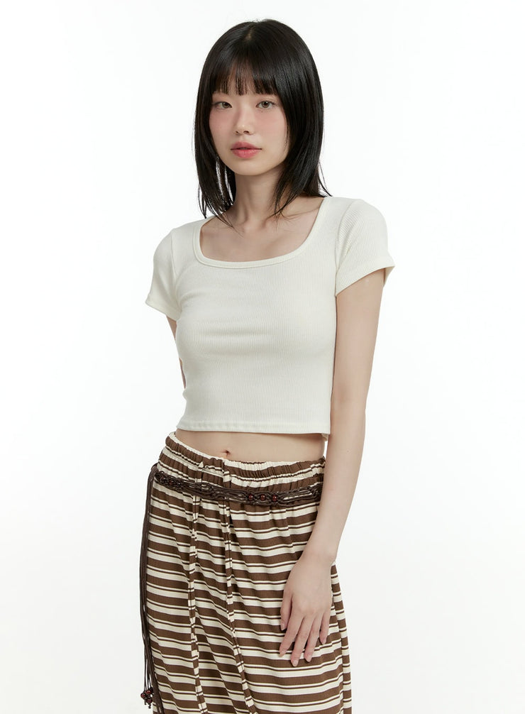 basic-square-neck-slim-crop-top-cl426 / Light beige