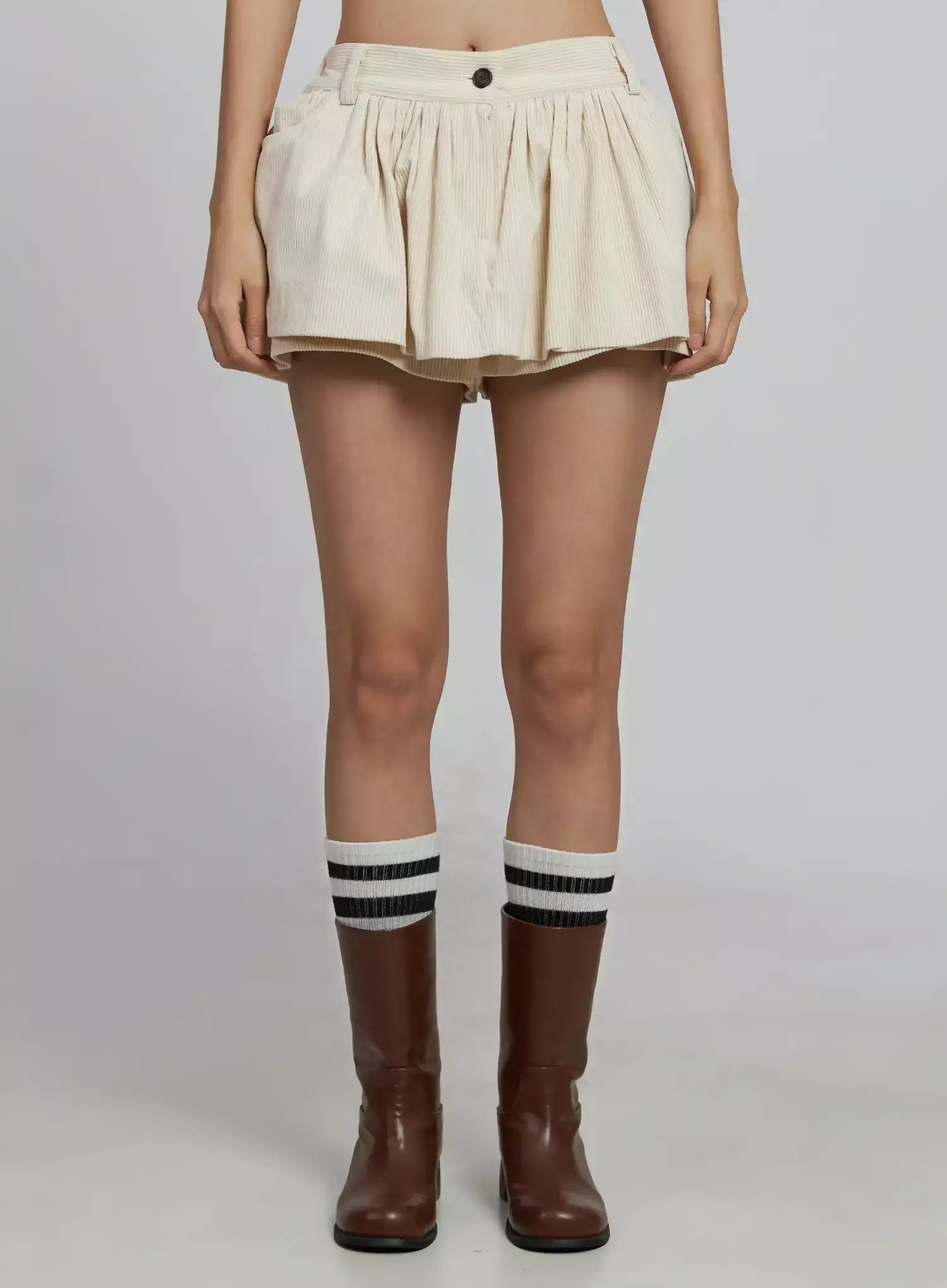 pleated-corduroy-mini-skort-im520 / Light beige
