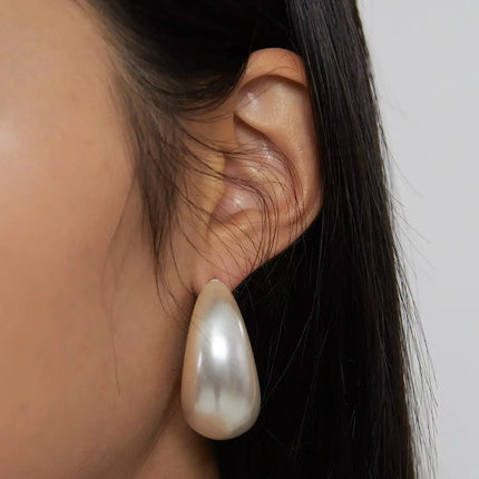 bold-pearl-earrings-ij508 / Light beige