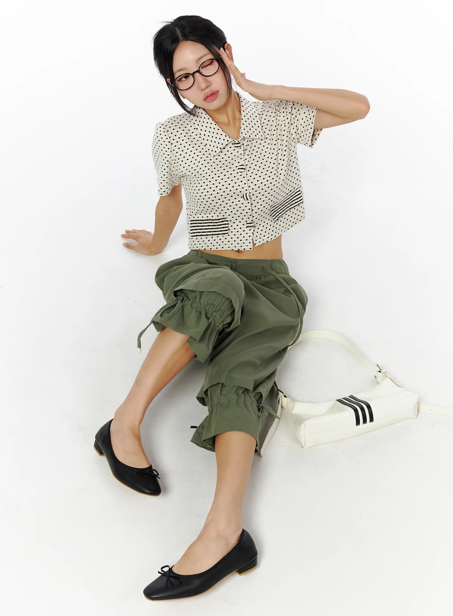 collared-polka-dot-crop-cardigan-cu512 / Light beige