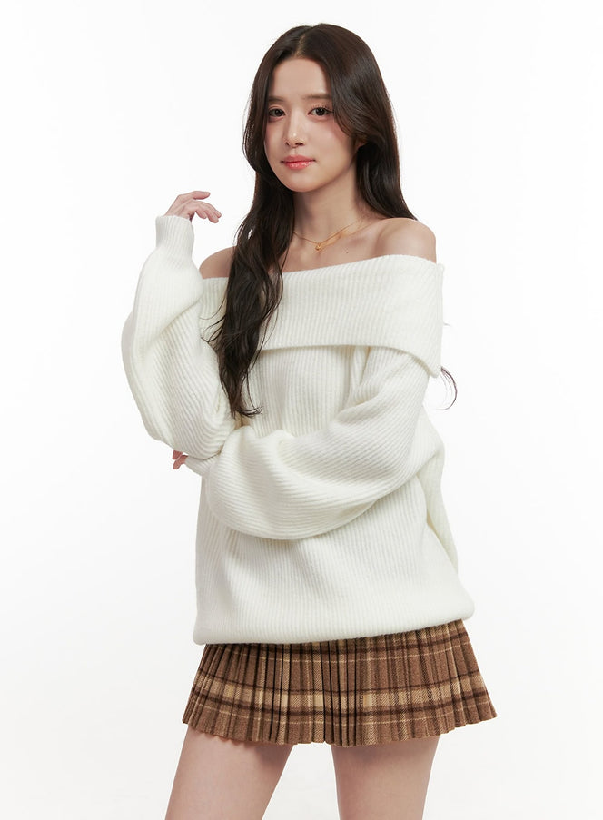 chic-loose-fit-off-shoulder-sweater-on429 / Light beige