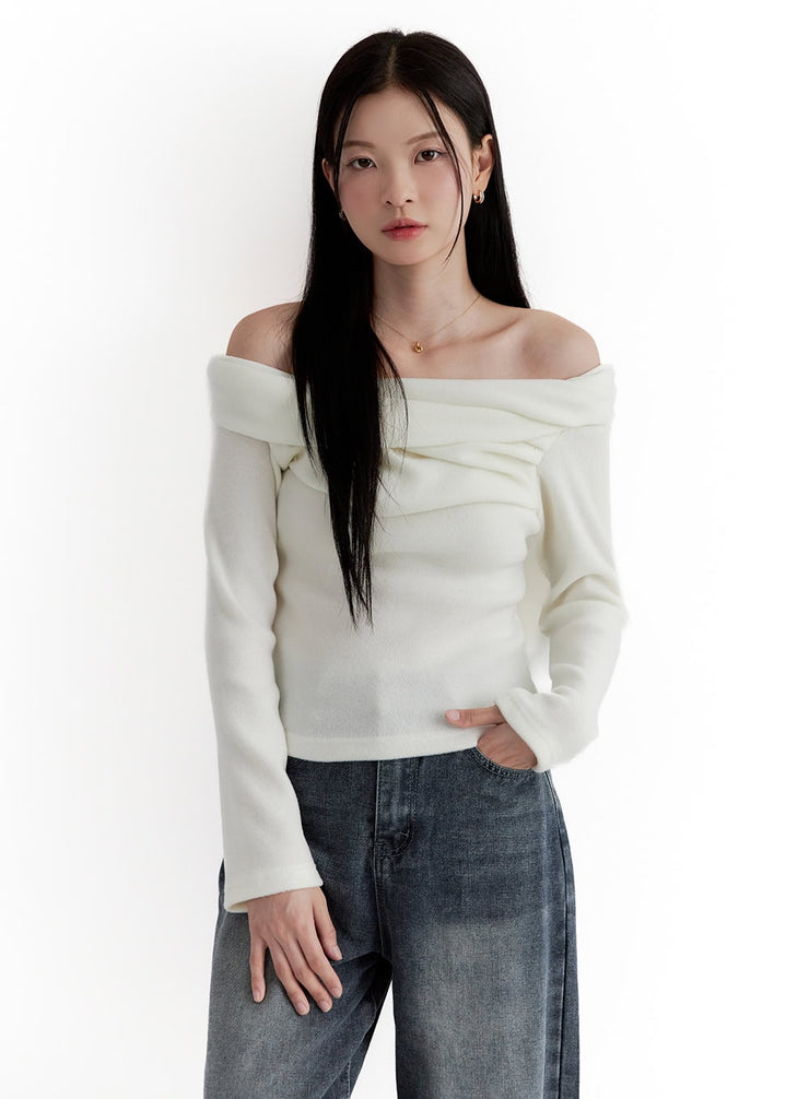 twist-off-shoulder-sweater-on408 / Light beige