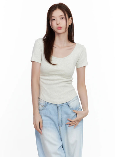 everyday-basic-round-neck-top / Light beige