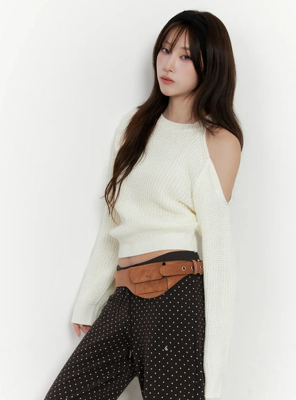 chic-open-shoulder-knit-top-in514 / Light beige