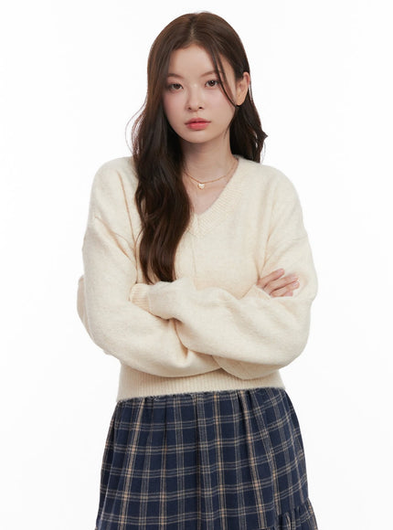 warmwool-solid-v-neck-sweater-od403 / Light beige