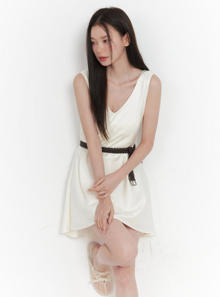 satin-v-neck-sleeveless-mini-dress-iy513-2 / Light beige