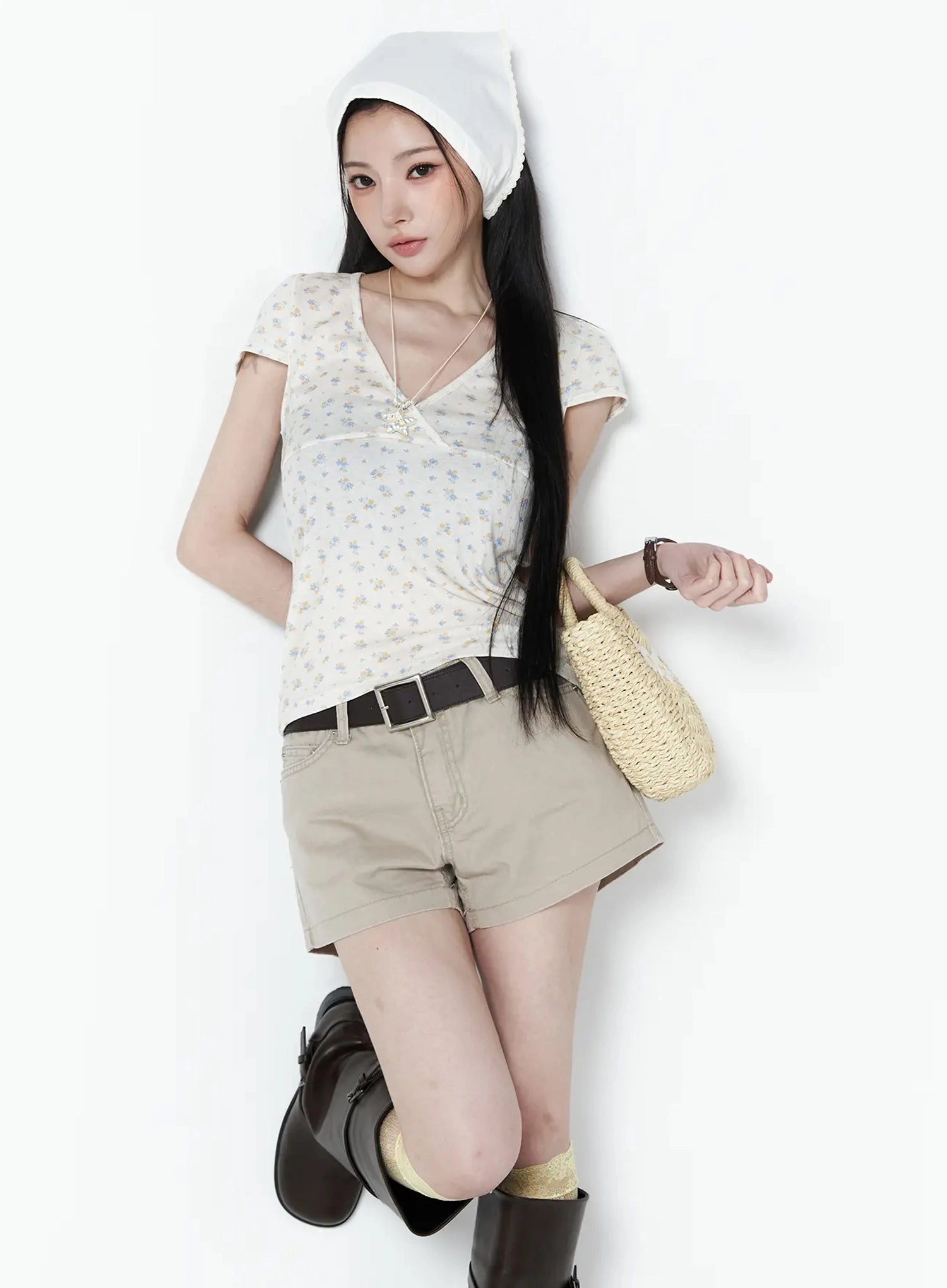 floral-v-neck-wrap-top-iu512 / Light beige