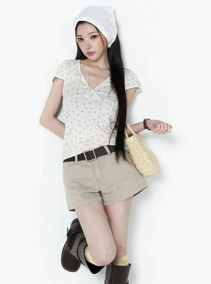 floral-v-neck-wrap-top-iu512 / Light beige