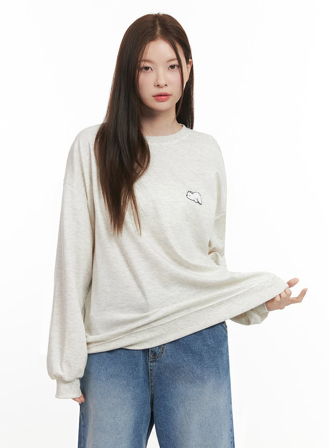 cozy-embroidered-sweatshirt-ij530 / Light beige