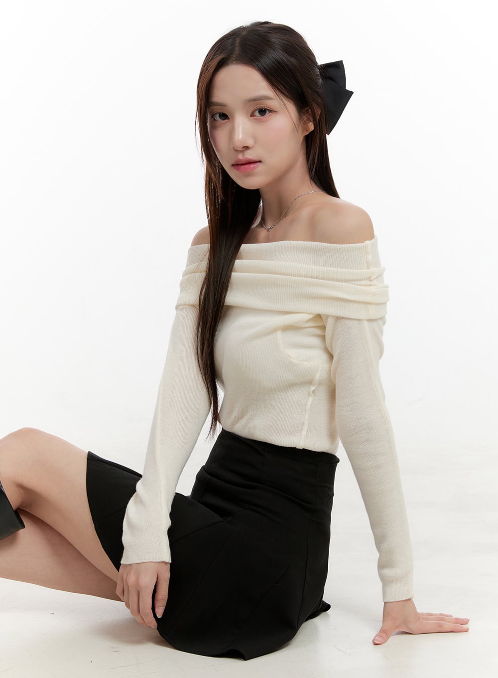 off-shoulder-knit-sweater-og429 / Light beige