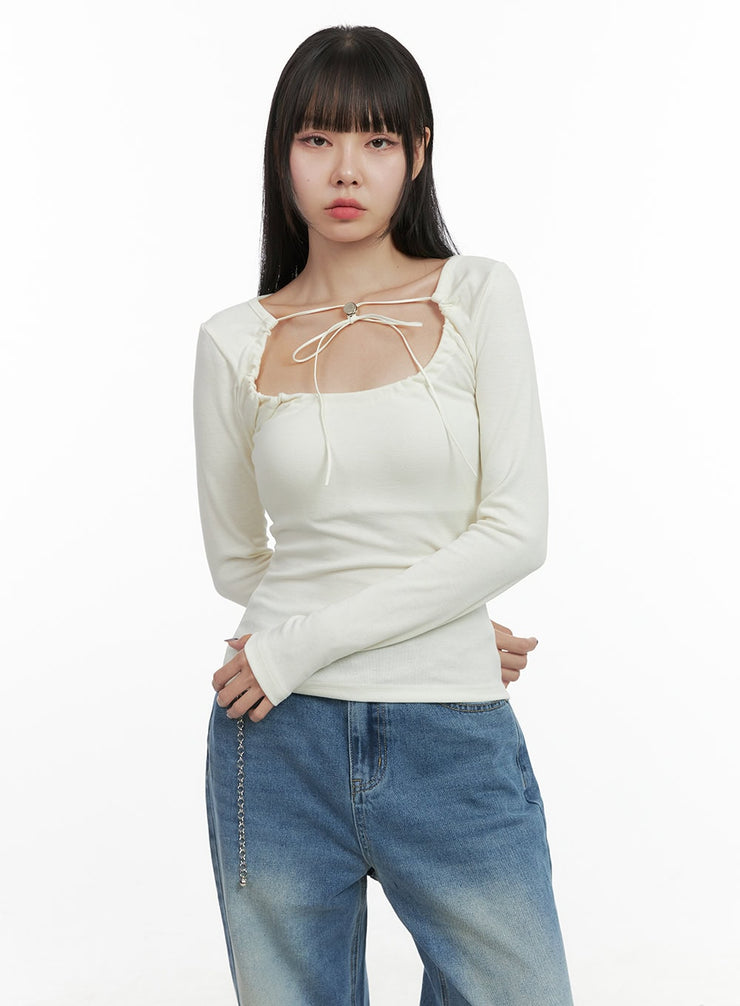 string-cut-out-slim-fit-long-sleeve-top-oo401 / Light beige