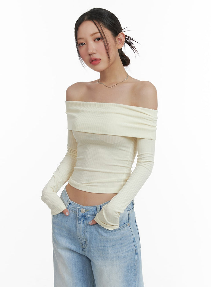 off-shoulder-long-sleeve-crop-top-ca416 / Light beige