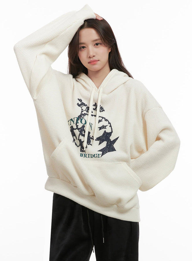 cozy-waffle-knit-graphic-hoodie-ij510 / Light beige