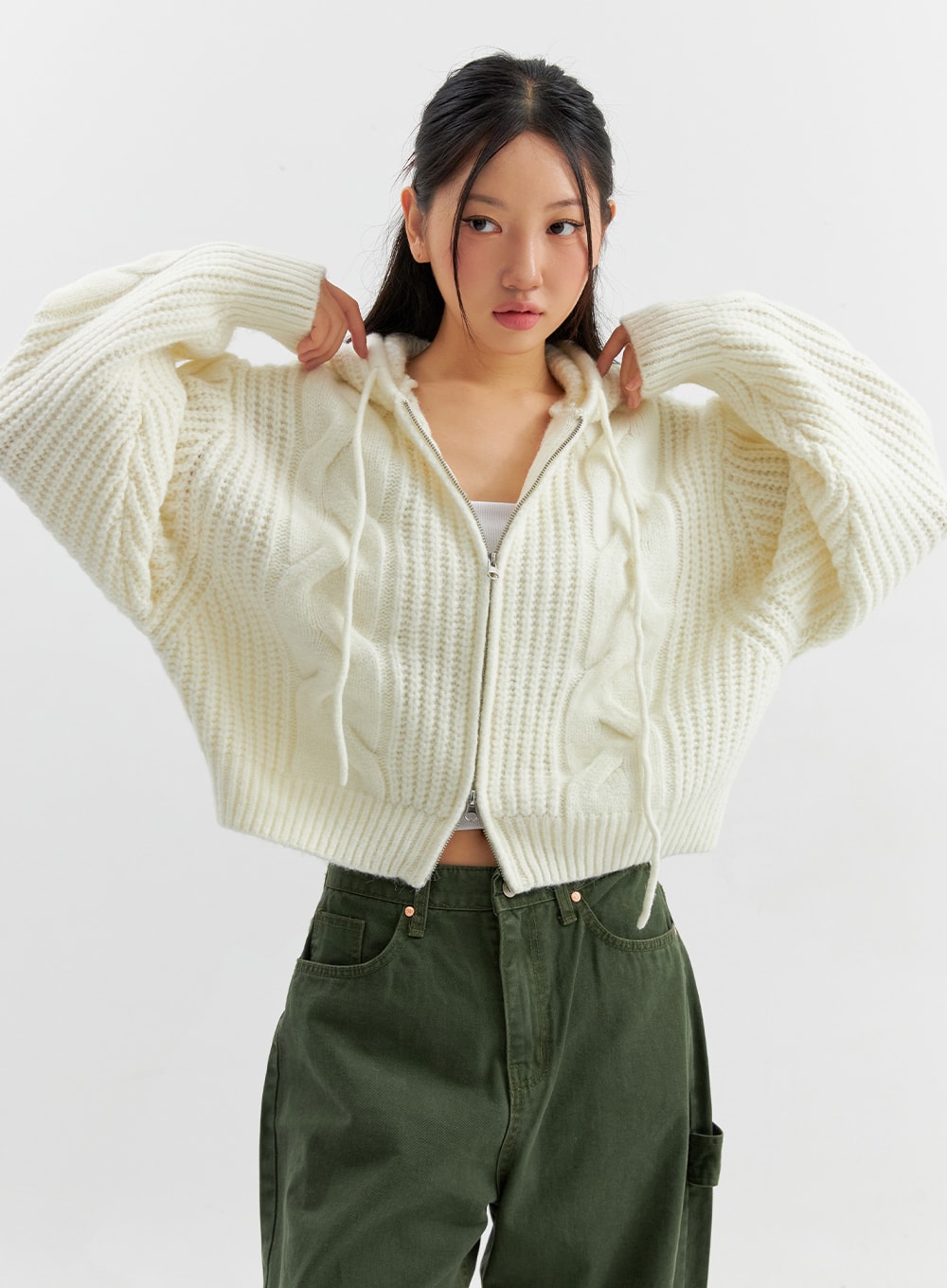 cable-knit-hooded-zip-up-sweater-co306 / Light beige